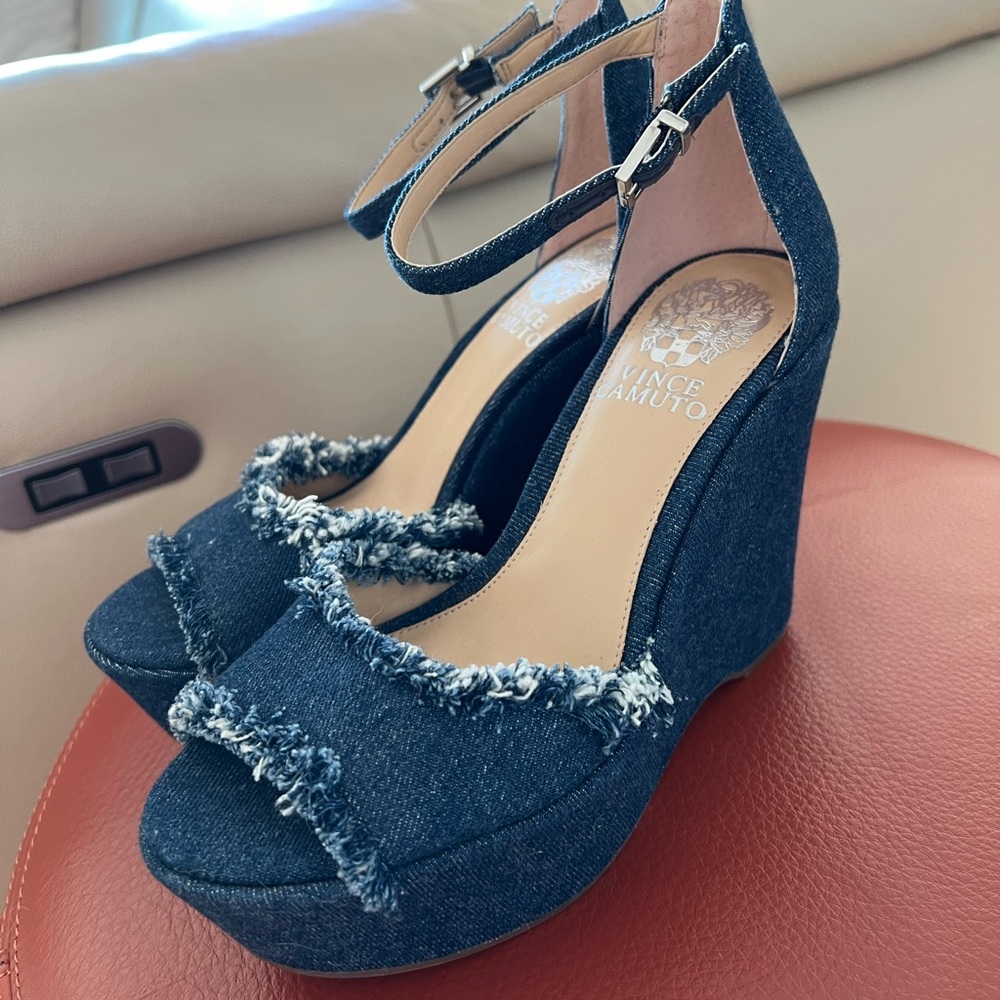 NEW Vince Camuto Tatchen Blue Denim Wedge Ankle Strap Wedges, Size 5.5